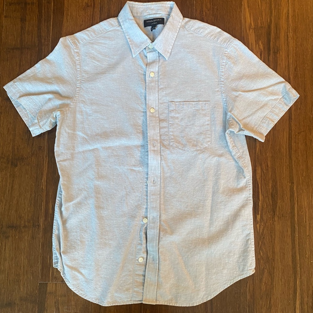 Banana Republic Men's Slim Fit Linen Button-Down Shirt. Size Medium.